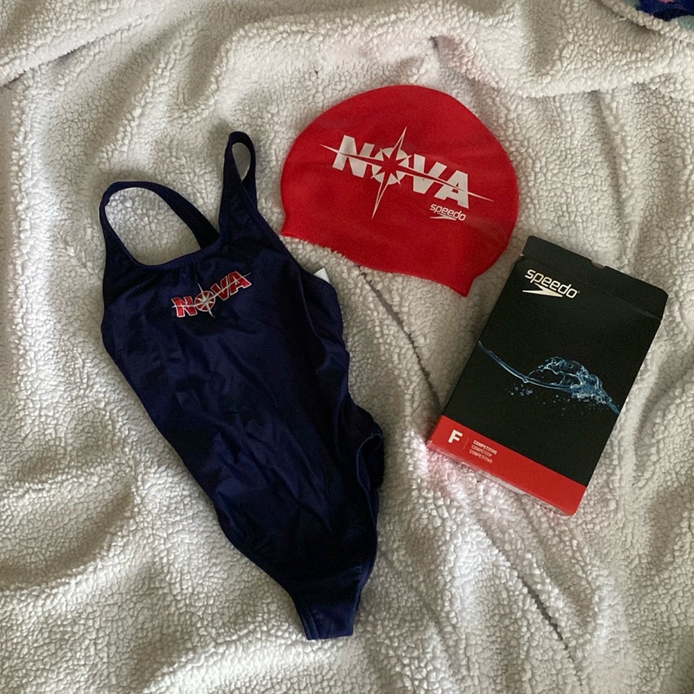Speedo competitive female swimsuit. Cap included. Size 8/24.
